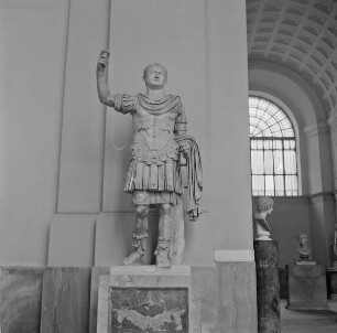 Statue des Kaisers Titus, aus Herculaneum