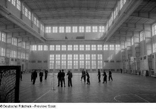 Volleyball in der Ernst-Grube-Halle der Deutschen Hochschule für Körperkultur