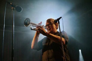 Element of Crime in Wenn es dunkel und kalt wird in Berlin