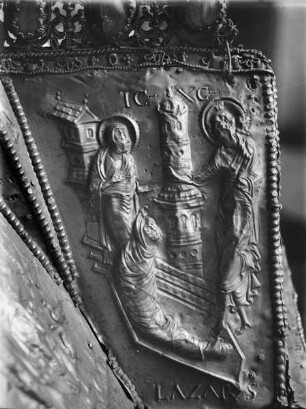 Dachrelief: Auferweckung des Lazarus