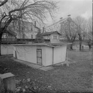 Dresden-Blasewitz, Schillerplatz 8. Desolater Pavillon im Biergarten des Gasthauses "Schillergarten"