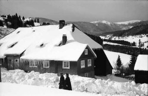 Bärental: Hof; Dach mit Eiszapfen
