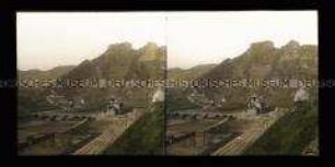 Blick auf Bahnhof Mayschoß und Ruine Saffenburg