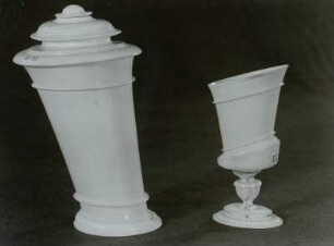Versetzt gedrehter Becher (links), kleiner verschobener Becher (rechts)