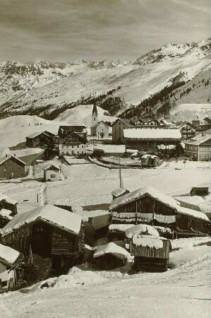 Obergurgl (Österreich). Ortsansicht von Südwesten talabwärts. Im Hintergrunde der Windacher Kamm