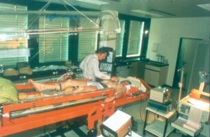 Köln. DLR. "Schneewittchensarg" - Trainingsgerät für Astronauten. Es wird eine Kreislaufbelastung simuliert, der die Astronauten ausgesetzt sind, wenn sie aus dem Weltraum auf die Erde zurückkehren