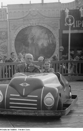 Autoscooter auf der Kleinmesse am Cottaweg