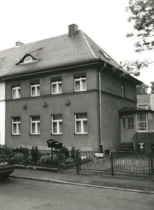 Wurzen. Dreifachwohnhaus (Reihenhaus), Schöttgenstraße 2/6 (1925/1930). Straßenansicht (Nr. 2)