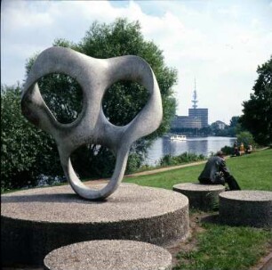 Skulptur an der Alster