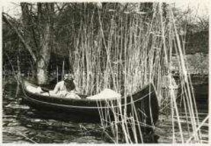 Frühling am Wannsee - Frau im Kanu