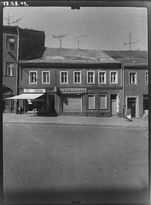Torgau, Salvador-Allende-Straße (Bäckerstraße) 12. Wohnhaus mit Läden (18. Jh.). Straßenfront