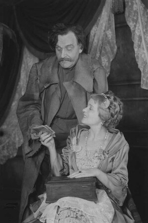 Szenenbilder aus dem Stück "Der Wald" von Alexander Nikolajewitsch Ostrowski am Hebbel-Theater Berlin