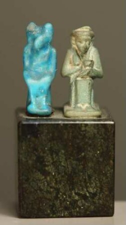 Sitzstatuette. Isis mit Horuskind