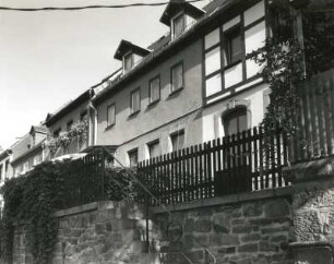 Rochlitz, Am Mühlgraben 14 und 15. Wohnhäuser (ab 1800). Ansicht mit Treppenaufgang und Heiste