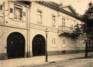 Weinbrenner-Gebäude in Karlsruhe und Umgebung. General von Munck'sches Haus, Stephanienstraße 14
