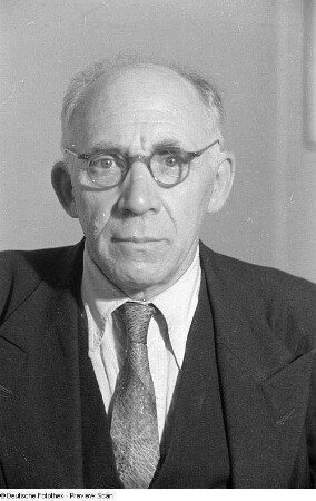Porträtaufnahmen von Edwin Hoernle, von September 1945-1949 Präsident der Deutschen Zentralverwaltung für Land- und Forstwirtschaft