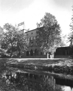 Roßwein. Filmtheater "Astoria", Unter den Linden. Ansicht über die Freiberger Mulde