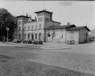 Großenhain, Rosa-Luxemburg-Platz. Bahnhof. Empfangsgebäude (1875)