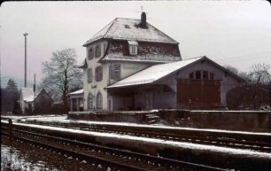 Essendorf Empfangsgebäude Bahnsteig