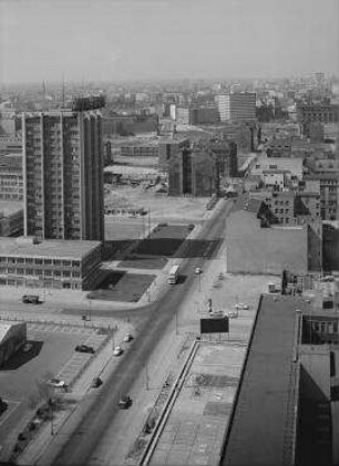 180° Panorama, Bild 3 von 8. Blick vom Axel-Springer-Verlagshaus auf das GSW-Hochhaus über das Deutschlandhaus bis Gendarmenmarkt. Berlin-Kreuzberg, Axel-Springer-Straße, Zimmerstraße