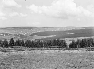Wald : Blick vom Pleßberg über eine bewaldete Landschaft