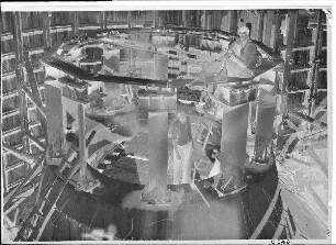 Staustufe Ottendorf. Montage der Stützschaufeln bei der Turbine 2.