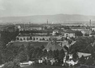 Heidenau. Stadtteilansicht. Blick nach Norden über die Elbe gegen den Borsberg (350 m)