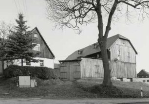 Raun, Dreiseithof : Bad Brambach, Raun. Ehemaliger Dreiseithof. Wohnhaus, Hofwand und Scheune. Straßenansicht