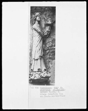 Jungfrauenrelief, rechte Seite: zweite kluge Jungfrau von rechts