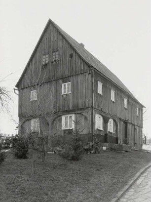Neustadt-Polenz in Sachsen, Umgebindehaus : Neustadt-Polenz in Sachsen. Wohnhaus (1. Hälfte 19. Jahrhundert), Mittelweg 14. Straßenansicht