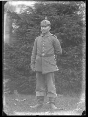 Eingezogener Beamter mit Pickelhaube und Bajonett (Landwehr-Infanterie-Regiment Nr. 121)