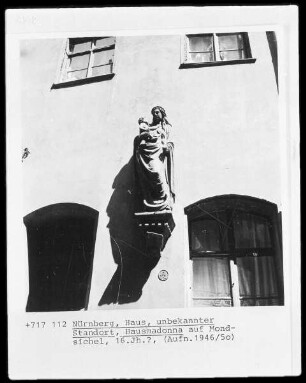 Hausmadonna auf Mondsichel