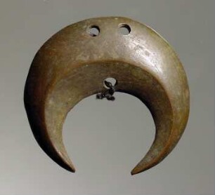 Sichelförmiger Anhänger (Lunulaanhänger)