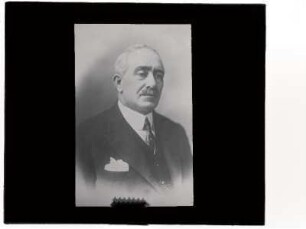 [Fotografia de retrato de uma pessoa não identificada]