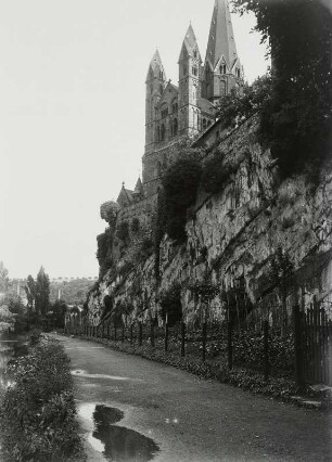 Limburg an der Lahn, Dom : Limburg. Dom. Nördliches Querhaus von Nordwesten vom Weg an der Lahn