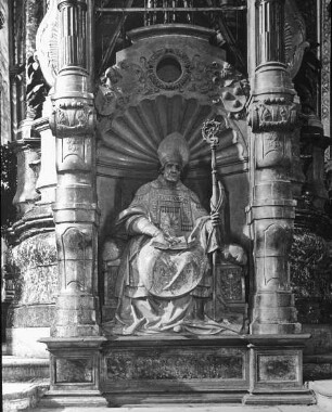 Eichstätt, Dom, Willibaldchor, Grabmal des Hl. Willibald; Hering, Loy