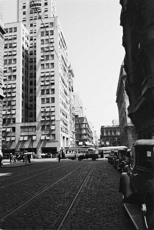 Reisefotos Argentinien. Stadtbilder Buenos Aires. Straße mit Hochhäusern