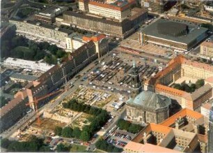 Dresden-Altstadt. Altmarkt mit Kreuzkirche, Postplatz und Wilsdruffer Straße mit Kulturpalast. Luftbild-Schrägaufnahme von Südost