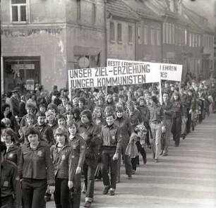 1. Mai. FDJer-Marsch