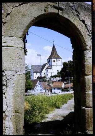 Freiberg Beihingen: durch Schlossportal zur evangelischen Pfarrkirche
