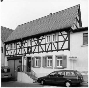 Wohnhaus; Bad Homburg, Ober-Erlenbacher Straße 12