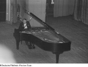Auftritt des Pianisten Lew Nikolajewitsch Oborin