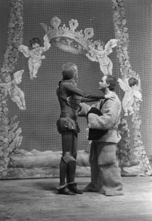 Szenenbilder aus "Don Quichote", Schauspiel von Michail Bulgakow nach Miguel de Cervantes. Theater der Freundschaft Berlin, DDR-Erstaufführung 22.06.1974