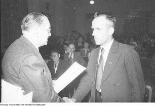 Dresden, Prießnitzstraße 39. Union Druckerei. Otto Nuschke, Vorsitzender der CDU in der DDR, übergibt der neuen Druckerei an die Belegschaft, Mai 1953