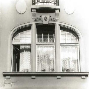 Cottbus, Spremberger Straße 40/41. Wohn-und Geschäftshaus (um 1905). Fenster (1. OG)