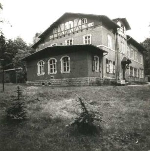 Berggießhübel (Bad Gottleuba-Berggießhübel), Ernst-Thälmann-Straße (Siedlung) 57. Bethlehemstift (1905). Gartenansicht von Norden