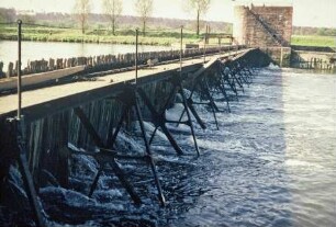 Altes Wehr der Staustufe Kleinostheim/Main