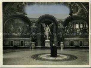 Stark retuschiertes Foto der Nordwand der Ruhmeshalle im Berliner Zeughaus