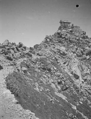 Gipfel des Mount Tate (Tate-yama) (3015 m) : Ansicht mit Schrein