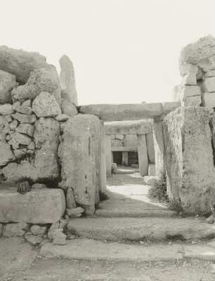 Malta. Mnajdra. Westtempel